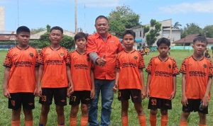 Violet Modern Simple Letter Z Fashion Logo Design