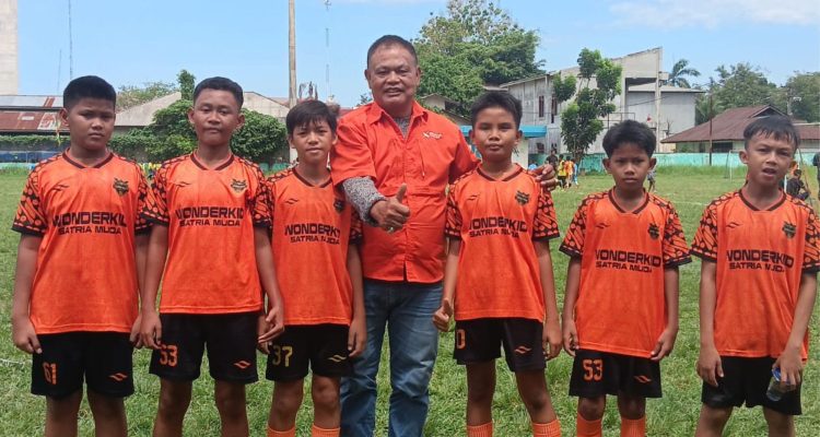 Violet Modern Simple Letter Z Fashion Logo Design