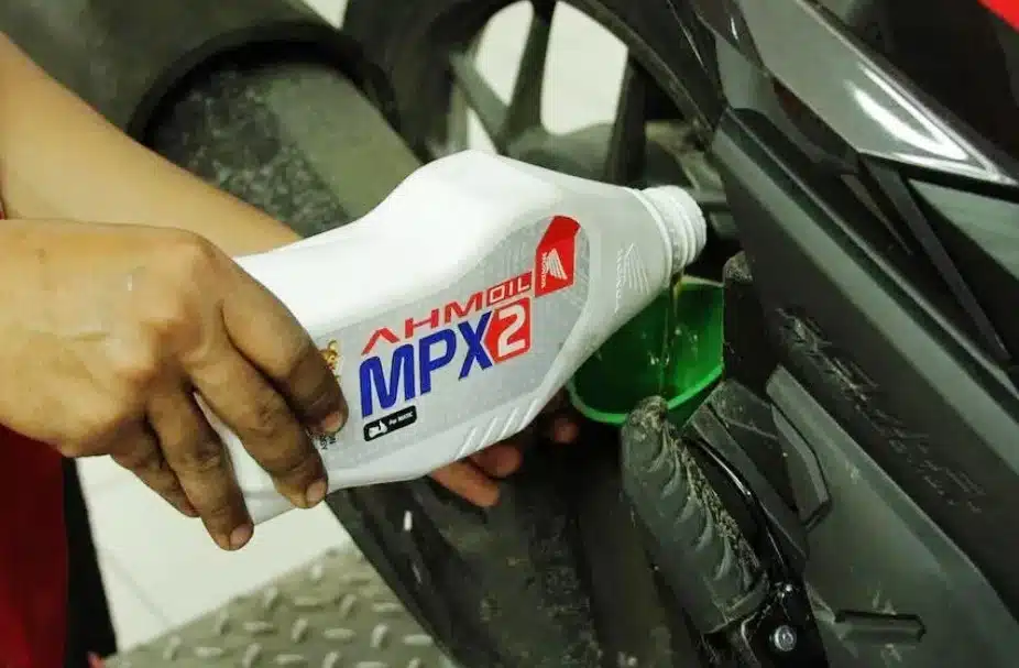 Tips Memilih Oli Terbaik untuk Motor Bagaimana Cara Memilih Oli Mesin Yang Tepat
